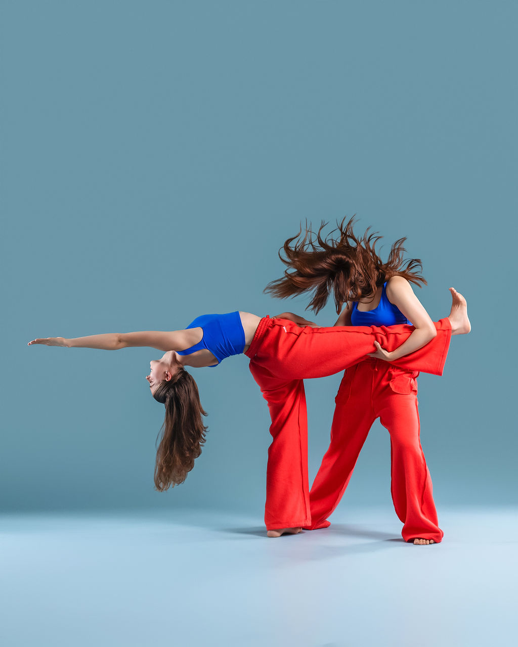 Contemporary male and female dancer duo