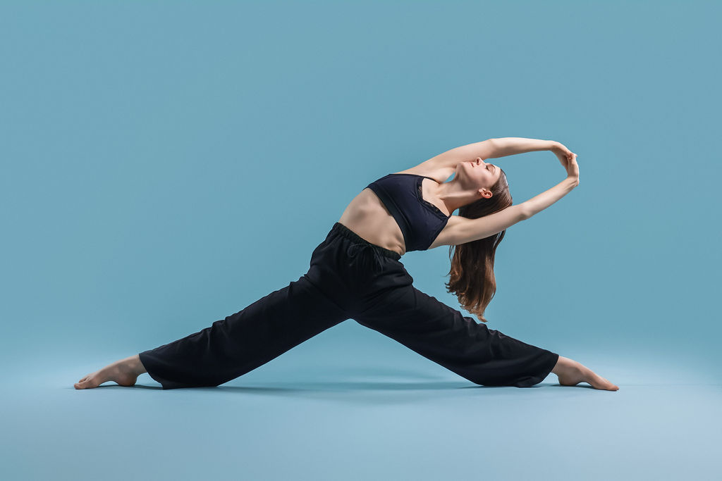 Male dancer in soaring grand-jeté